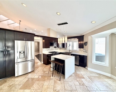 11938 Venetian Drive - Photo Thumbnail 10