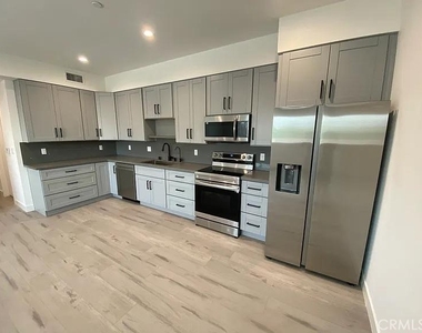 10455 Etiwanda Avenue - Photo Thumbnail 4