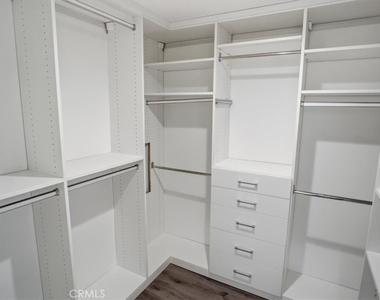 829 N Martel - Photo Thumbnail 9