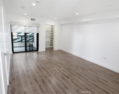 829 N Martel - Photo Thumbnail 7