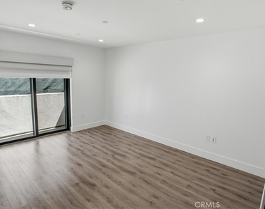 829 N Martel - Photo Thumbnail 12