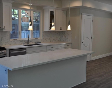 3698 1/2 Fredonia Drive - Photo Thumbnail 5