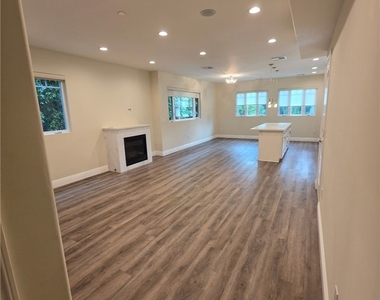 3698 1/2 Fredonia Drive - Photo Thumbnail 13