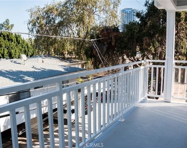 3698 1/2 Fredonia Drive - Photo Thumbnail 11