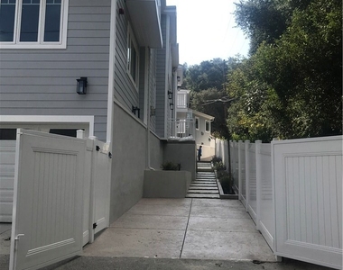 3698 1/2 Fredonia Drive - Photo Thumbnail 17