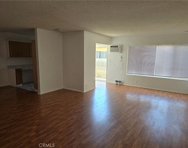 7549 Lexington Avenue - Photo Thumbnail 2