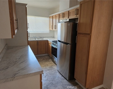 7549 Lexington Avenue - Photo Thumbnail 5