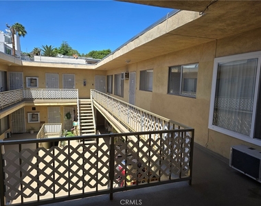 7549 Lexington Avenue - Photo Thumbnail 10