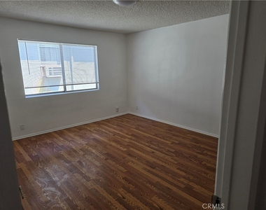 7549 Lexington Avenue - Photo Thumbnail 7