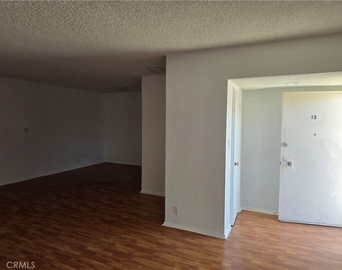 7549 Lexington Avenue - Photo Thumbnail 3