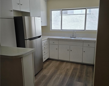 7549 Lexington Avenue - Photo Thumbnail 4