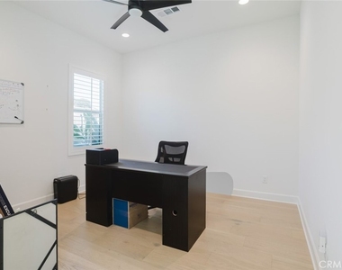 11743 Canoga Avenue - Photo Thumbnail 13