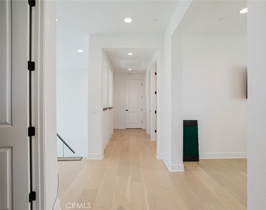 11743 Canoga Avenue - Photo Thumbnail 41