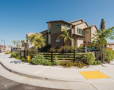 11743 Canoga Avenue - Photo Thumbnail 5