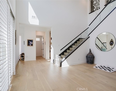 11743 Canoga Avenue - Photo Thumbnail 12