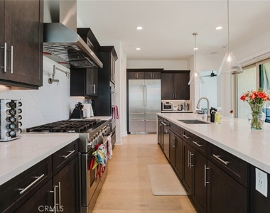 11743 Canoga Avenue - Photo Thumbnail 20
