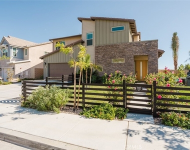 11743 Canoga Avenue - Photo Thumbnail 7