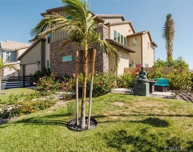 11743 Canoga Avenue - Photo Thumbnail 4