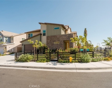 11743 Canoga Avenue - Photo Thumbnail 2