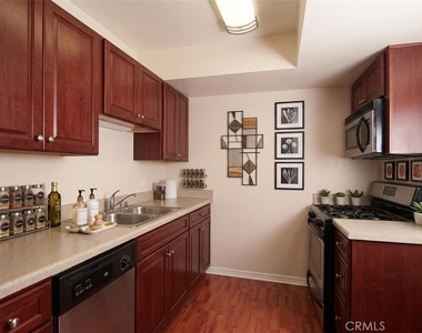 5545 Canoga Avenue - Photo Thumbnail 2
