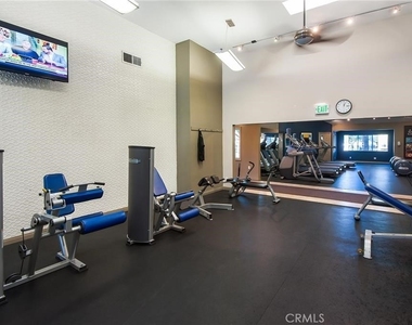 5545 Canoga Avenue - Photo Thumbnail 14