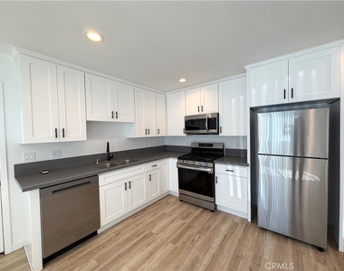 12821 Doty Avenue - Photo Thumbnail 4