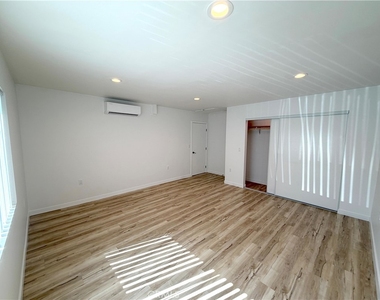 12821 Doty Avenue - Photo Thumbnail 6