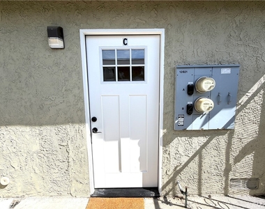 12821 Doty Avenue - Photo Thumbnail 1