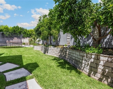 1025 Woodcrest - Photo Thumbnail 29