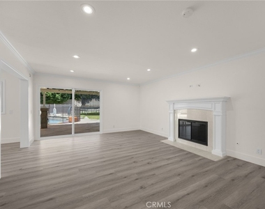 1025 Woodcrest - Photo Thumbnail 11