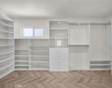 1025 Woodcrest - Photo Thumbnail 26