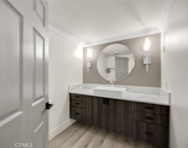 1025 Woodcrest - Photo Thumbnail 12