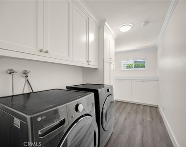 1025 Woodcrest - Photo Thumbnail 13