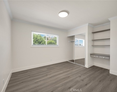 1025 Woodcrest - Photo Thumbnail 15