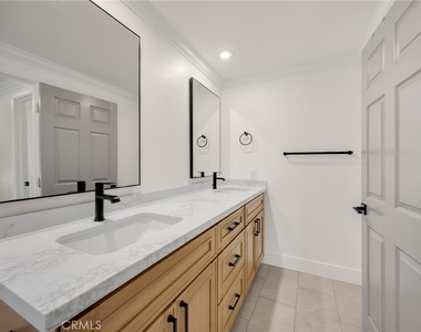 1025 Woodcrest - Photo Thumbnail 17