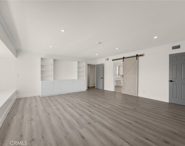 1025 Woodcrest - Photo Thumbnail 22