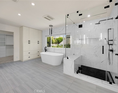 1025 Woodcrest - Photo Thumbnail 24