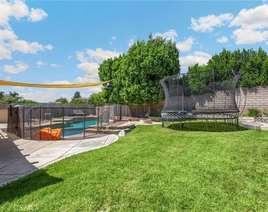 1025 Woodcrest - Photo Thumbnail 28