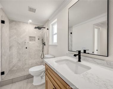 1025 Woodcrest - Photo Thumbnail 18