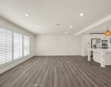 1025 Woodcrest - Photo Thumbnail 1