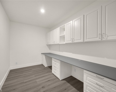 1025 Woodcrest - Photo Thumbnail 20