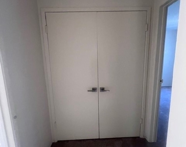 668 Center #b - Photo Thumbnail 5