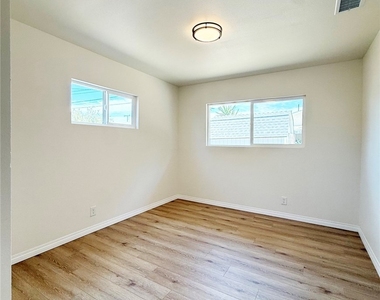 10170 Fern Avenue - Photo Thumbnail 16