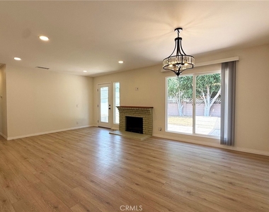 10170 Fern Avenue - Photo Thumbnail 4