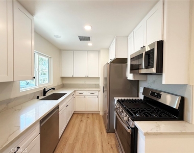 10170 Fern Avenue - Photo Thumbnail 6
