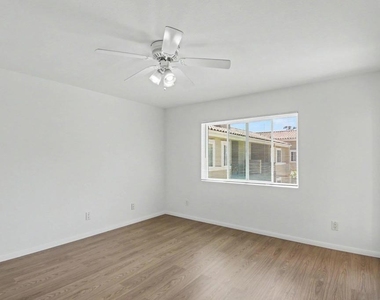 7405 Charmant Dr - Photo Thumbnail 15