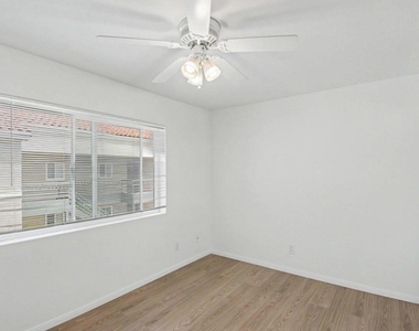 7405 Charmant Dr - Photo Thumbnail 12