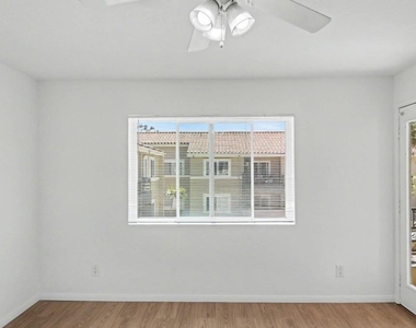 7405 Charmant Dr - Photo Thumbnail 16