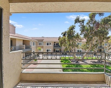 7405 Charmant Dr - Photo Thumbnail 20