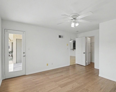 7405 Charmant Dr - Photo Thumbnail 17
